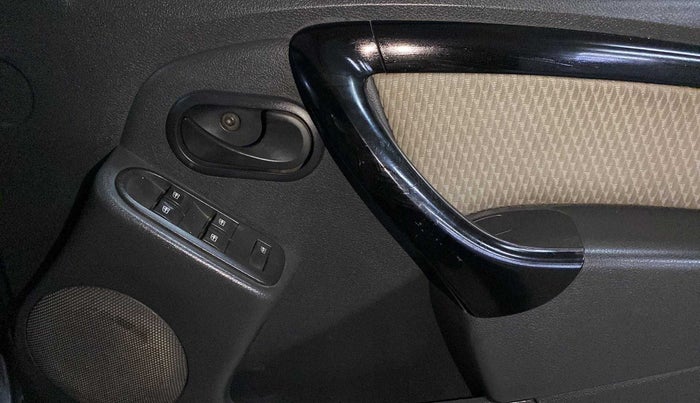 2015 Renault Duster 85 PS RXL DIESEL, Diesel, Manual, 87,748 km, Driver Side Door Panels Control