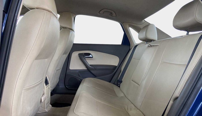 2014 Volkswagen Vento HIGHLINE DIESEL 1.6, Diesel, Manual, 1,05,713 km, Right Side Front Door Cabin