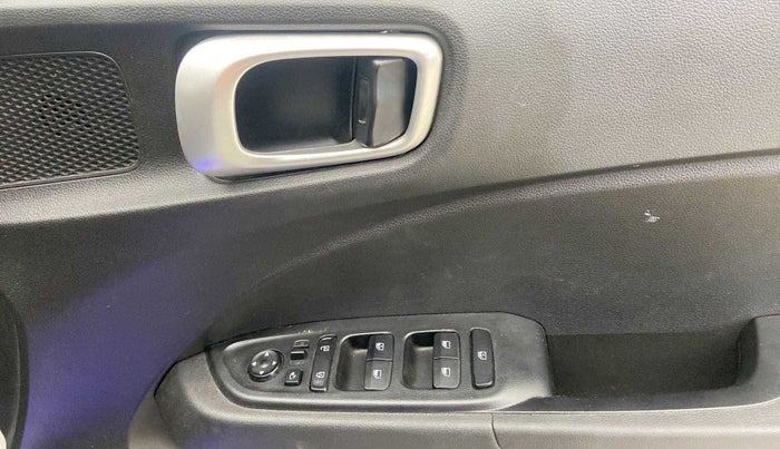 2020 Hyundai VENUE SX 1.5 CRDI, Diesel, Manual, 37,743 km, Driver Side Door Panels Control