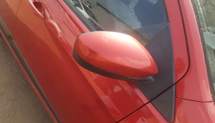 2017 Tata Tiago XT PETROL, Petrol, Manual, 57,106 km, Right rear-view mirror - Indicator light has minor damage