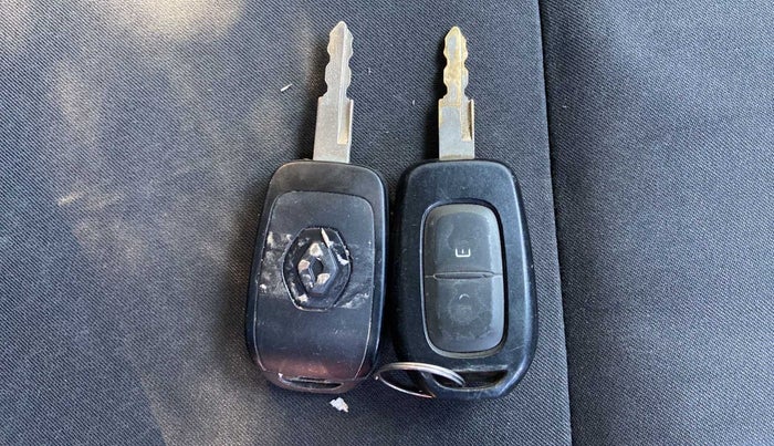 2017 Renault Kwid CLIMBER 1.0, Petrol, Manual, 56,393 km, Lock system - Door lock knob has minor damage