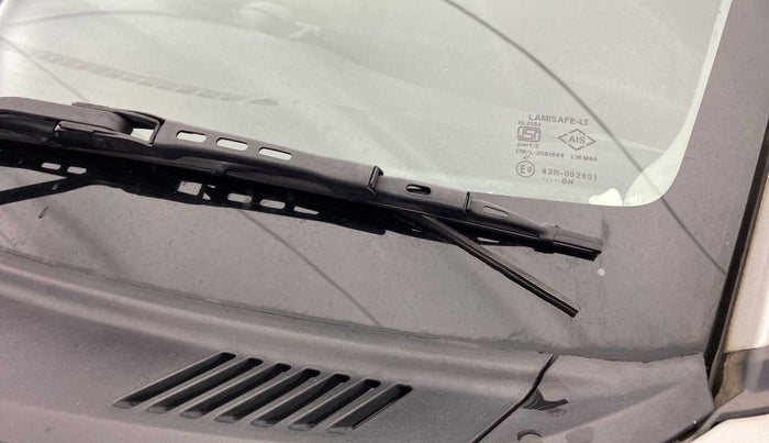 2017 Maruti Swift LXI (O), Petrol, Manual, 20,187 km, Front windshield - Wiper Blade Broken/Rusted