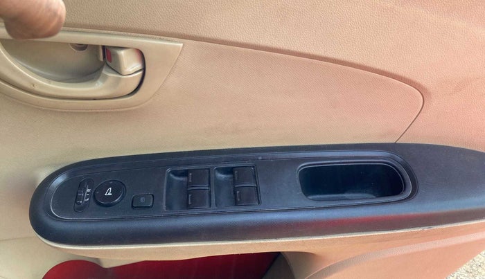 2018 Honda Brio S(O) MT, Petrol, Manual, 98,359 km, Right front window switch / handle - Master window function not working
