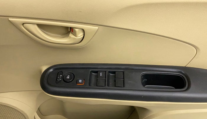 2016 Honda Amaze 1.2L I-VTEC S, Petrol, Manual, 89,438 km, Right front window switch / handle - Power window makes minor noise
