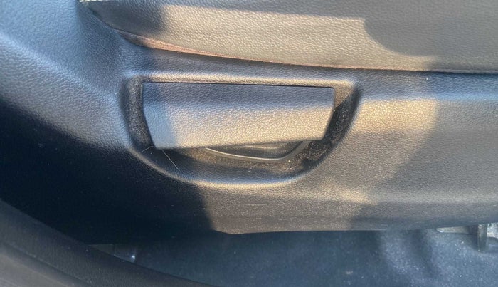 2018 Hyundai NEW SANTRO SPORTZ MT, Petrol, Manual, 11,176 km, Driver Side Adjustment Panel