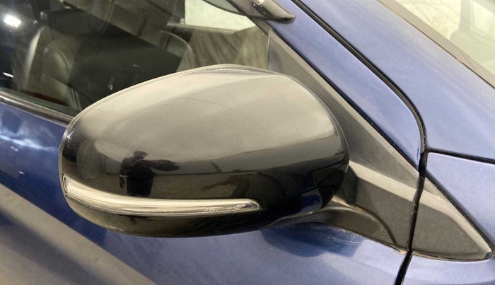 2019 Maruti XL6 ALPHA MT, Petrol, Manual, 35,435 km, Right rear-view mirror - Minor folding noise