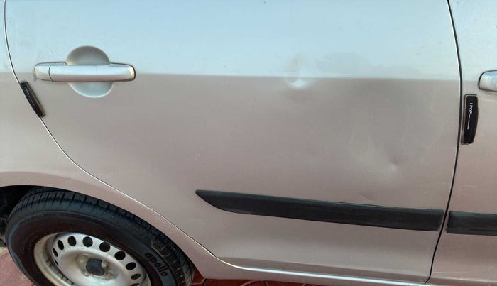 2015 Maruti Swift LXI (O), Petrol, Manual, 93,713 km, Right rear door - Slightly dented