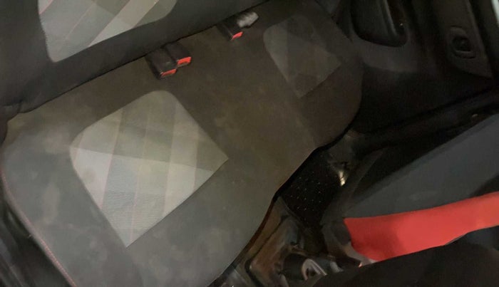 2021 Renault Kwid RXT 1.0 (O), Petrol, Manual, 27,327 km, Second-row right seat - Cover slightly stained
