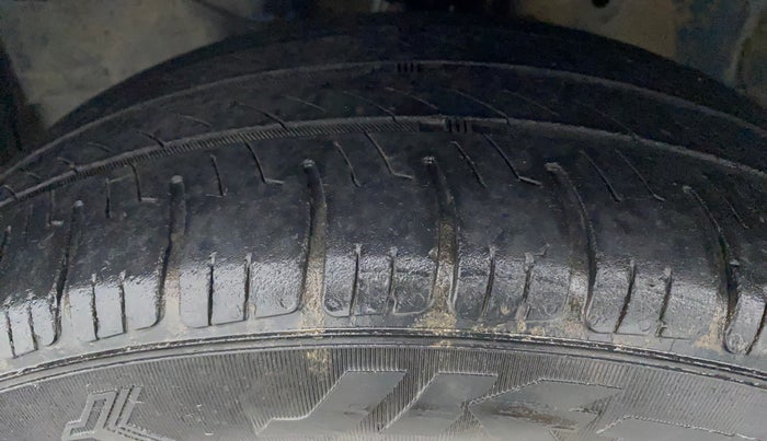 2014 Honda Brio S MT, Petrol, Manual, 74,656 km, Left Front Tyre Tread