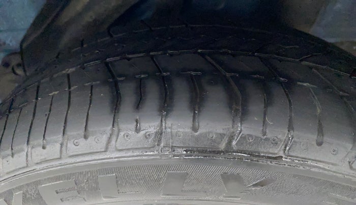 2014 Honda Brio S MT, Petrol, Manual, 74,656 km, Left Rear Tyre Tread