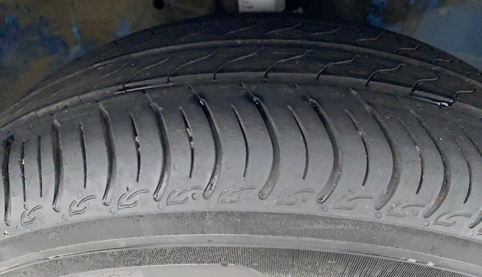 2014 Honda Brio S MT, Petrol, Manual, 74,656 km, Right Front Tyre Tread