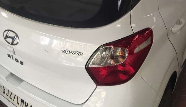 2019 Hyundai GRAND I10 NIOS SPORTZ AMT 1.2 KAPPA VTVT, Petrol, Automatic, 70,908 km, Dicky (Boot door) - Minor scratches