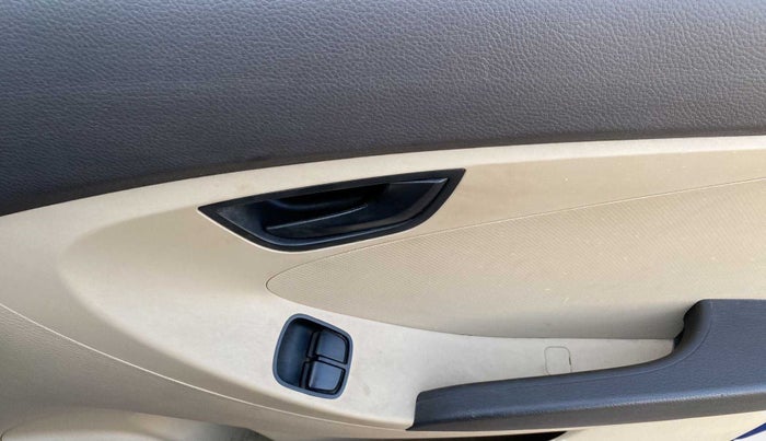 2014 Hyundai Eon ERA +, Petrol, Manual, 49,614 km, Driver Side Door Panels Control