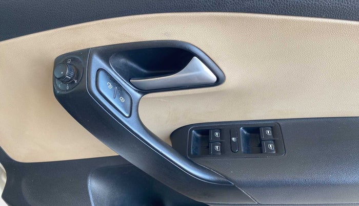 2017 Volkswagen Ameo HIGHLINE1.2L PLUS 16 ALLOY, Petrol, Manual, 45,501 km, Driver Side Door Panels Control