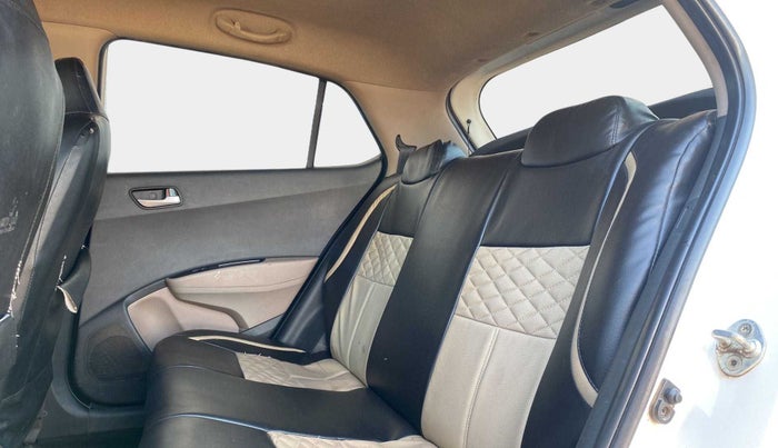 2017 Hyundai Grand i10 SPORTZ 1.2 KAPPA VTVT, CNG, Manual, 74,897 km, Right Side Rear Door Cabin