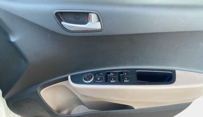 2017 Hyundai Grand i10 SPORTZ 1.2 KAPPA VTVT, CNG, Manual, 74,897 km, Driver Side Door Panels Control