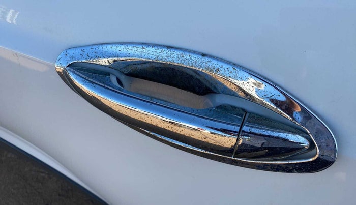 2017 Hyundai Grand i10 SPORTZ 1.2 KAPPA VTVT, CNG, Manual, 74,897 km, Rear left door - Chrome on handle has slight discoularation