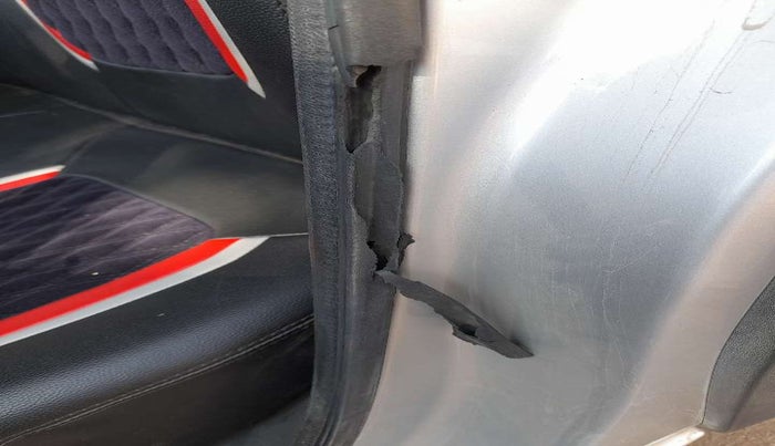 2016 Renault Kwid RXT 1.0, Petrol, Manual, 92,632 km, Rear left door - Beading has minor damage