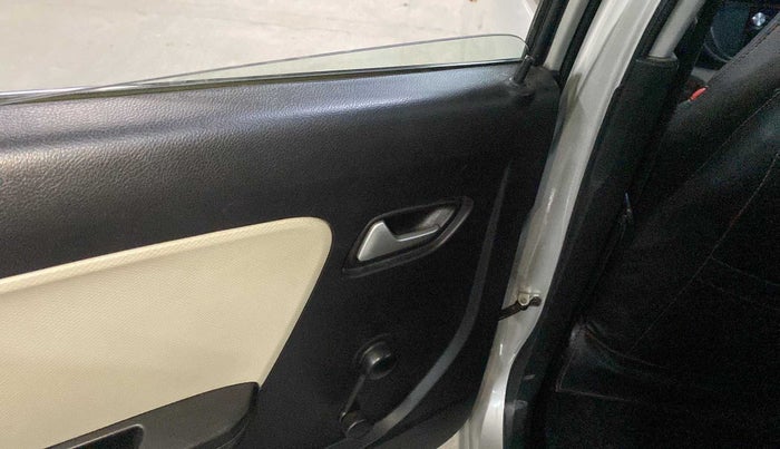 2019 Maruti Alto LXI, Petrol, Manual, 25,480 km, Left rear window switch / handle - Minor damage