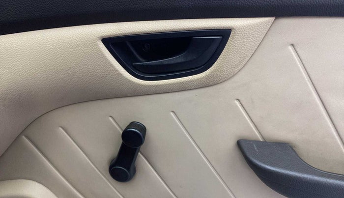 2013 Hyundai Eon D-LITE+, Petrol, Manual, 87,439 km, Driver Side Door Panels Control