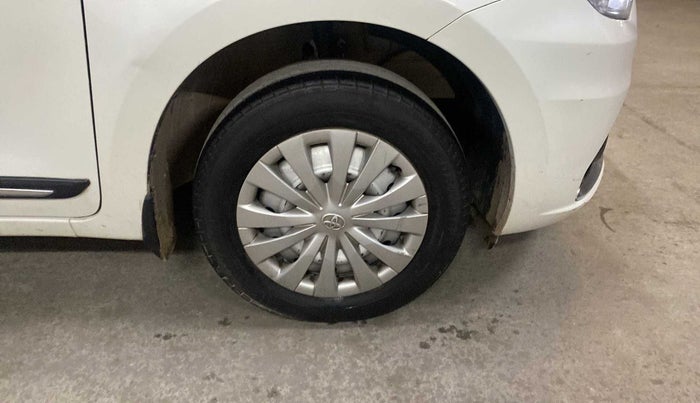 2022 Maruti Dzire LXI, Petrol, Manual, 22,014 km, Right front tyre - Tyre dimensions are different from each other