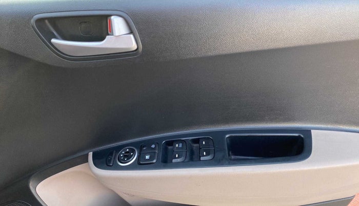 2017 Hyundai Grand i10 SPORTZ (O) 1.2 KAPPA VTVT, Petrol, Manual, 75,797 km, Driver Side Door Panels Control