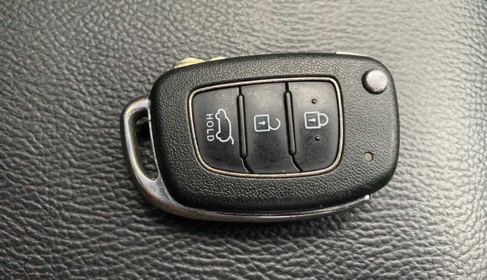 2019 Hyundai VENUE S 1.0 TURBO MT, Petrol, Manual, 38,565 km, Key Close Up