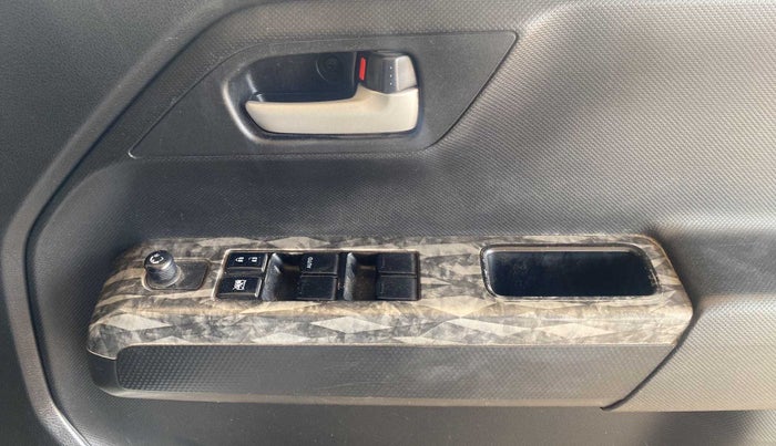 2020 Maruti New Wagon-R VXI (O) 1.2 AMT, Petrol, Automatic, 38,720 km, Driver Side Door Panels Control