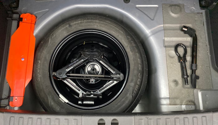2016 Ford New Figo 1.2 TITANIUM, Petrol, Manual, 37,352 km, Spare Tyre