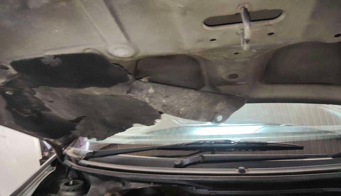 2015 Honda Amaze 1.2L I-VTEC S, Petrol, Manual, 95,981 km, Bonnet (hood) - Insulation cover has minor damage