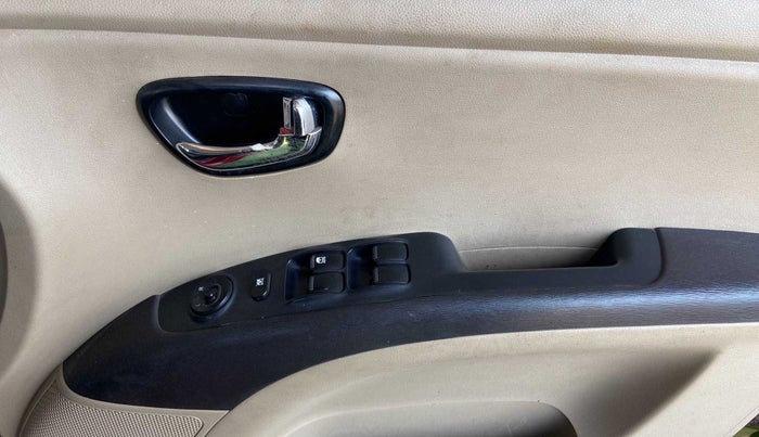 2011 Hyundai i10 MAGNA 1.2, Petrol, Manual, 29,216 km, Driver Side Door Panels Control