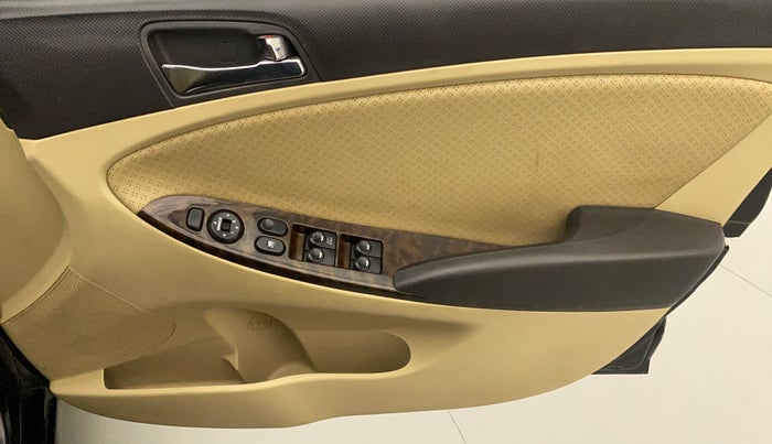 2013 Hyundai Verna FLUIDIC 1.6 VTVT SX OPT, Petrol, Manual, 86,498 km, Driver Side Door Panels Control