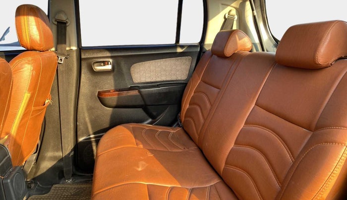 2016 Maruti Wagon R 1.0 VXI AMT, Petrol, Automatic, 45,793 km, Right Side Rear Door Cabin