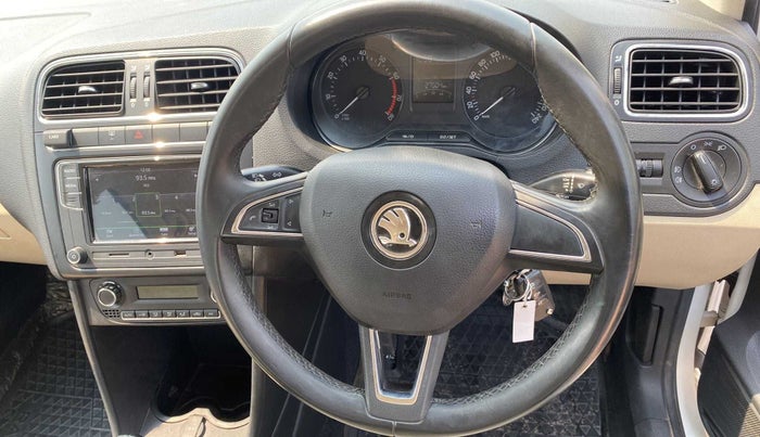 2019 Skoda Rapid AMBITION 1.6 MPI MT, Petrol, Manual, 27,463 km, Steering wheel - Phone control has minor damage