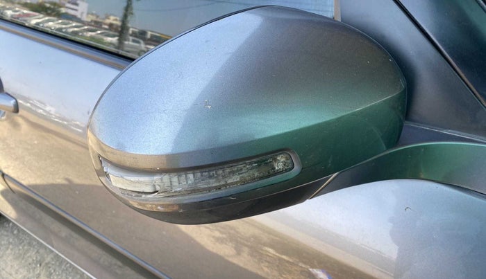 2012 Maruti Swift VXI, Petrol, Manual, 74,533 km, Right rear-view mirror - Indicator light not working