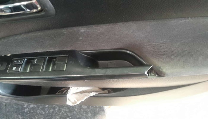 2012 Maruti Swift VXI, Petrol, Manual, 74,533 km, Driver-side door - Trim has minor damage
