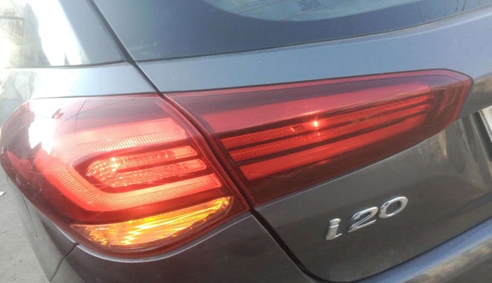 2018 Hyundai Elite i20 SPORTZ 1.2, Petrol, Manual, 1,09,383 km, Left tail light - Minor scratches