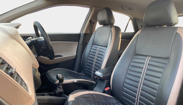 2018 Hyundai Elite i20 SPORTZ 1.2, Petrol, Manual, 1,09,383 km, Right Side Front Door Cabin