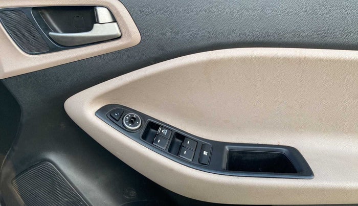 2018 Hyundai Elite i20 SPORTZ 1.2, Petrol, Manual, 1,09,383 km, Driver Side Door Panels Control