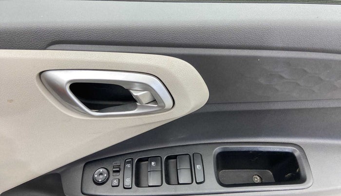 2022 Hyundai AURA SX 1.2 CNG, CNG, Manual, 19,628 km, Driver Side Door Panels Control