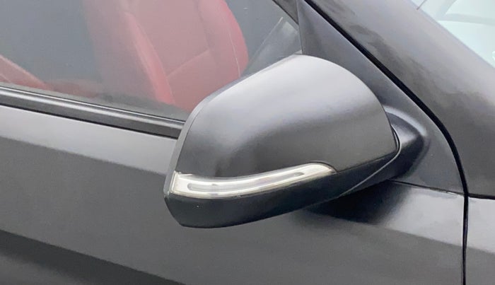 2018 Hyundai Creta E PLUS 1.6 PETROL, Petrol, Manual, 1,14,372 km, Right rear-view mirror - Indicator light has minor damage