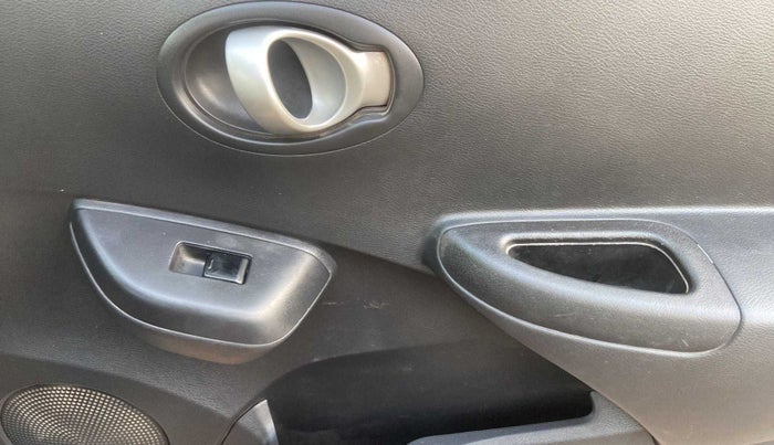 2018 Datsun Go T, Petrol, Manual, 61,925 km, Driver Side Door Panels Control