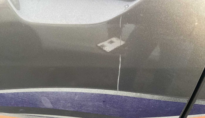 2018 Datsun Go T, Petrol, Manual, 61,925 km, Front passenger door - Minor scratches