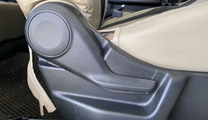 2019 Maruti New Wagon-R ZXI 1.2, Petrol, Manual, 37,303 km, Driver Side Adjustment Panel