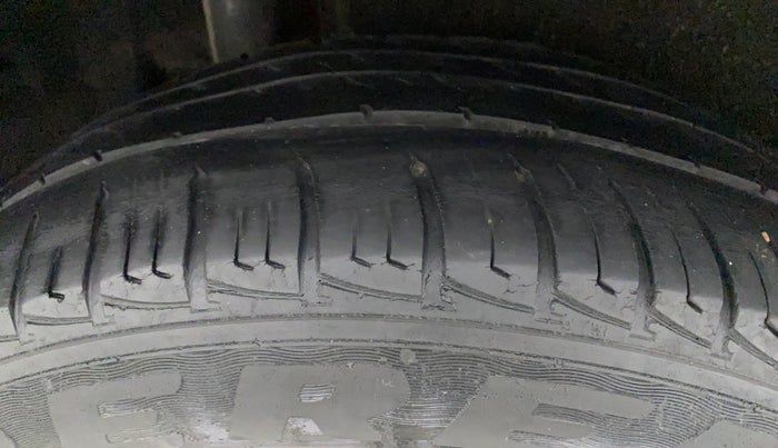 2017 Maruti Vitara Brezza LDI (O), Diesel, Manual, 82,218 km, Right Rear Tyre Tread