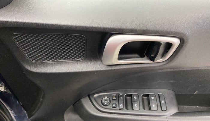 2019 Hyundai VENUE SX 1.0 TURBO, Petrol, Manual, 28,415 km, Driver Side Door Panels Control