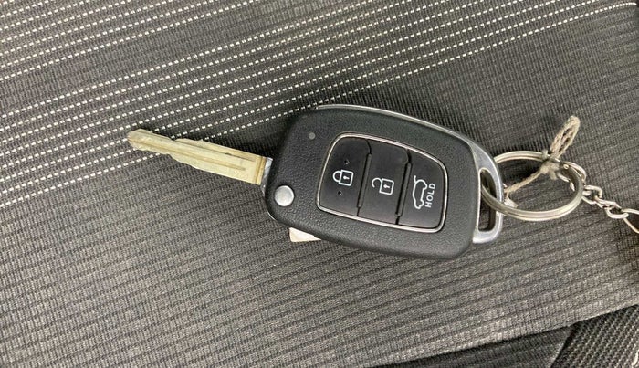 2019 Hyundai VENUE SX 1.0 TURBO, Petrol, Manual, 28,415 km, Key Close Up