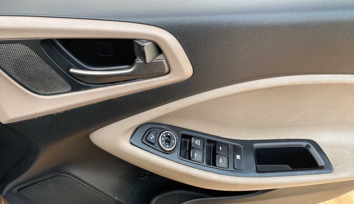 2017 Hyundai Elite i20 ASTA 1.2, Petrol, Manual, 77,347 km, Driver Side Door Panels Control