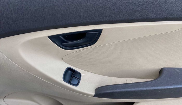 2017 Hyundai Eon ERA +, Petrol, Manual, 33,001 km, Driver Side Door Panels Control
