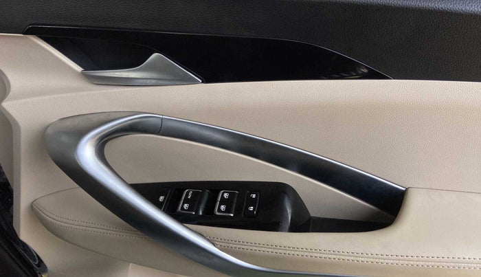 2021 MG HECTOR SHARP HYBRID 1.5 PETROL, Petrol, Manual, 7,592 km, Driver Side Door Panels Control